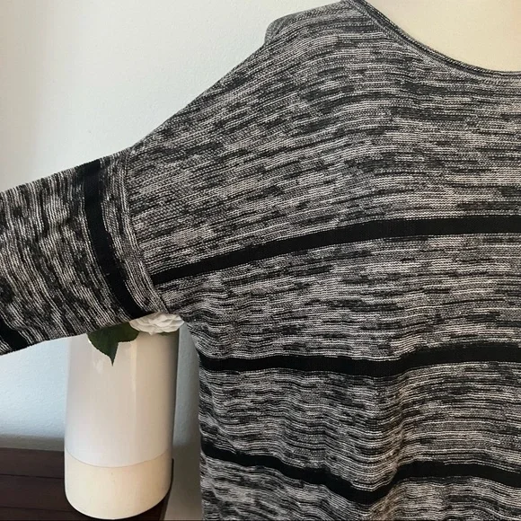 Eileen Fisher 100% linen striped dropped sleeve sweater grey black size large - Picture 6 of 12
